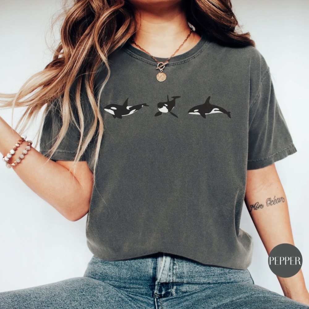 Comfort Colors Orca Whales Shirt - Women's size medium
